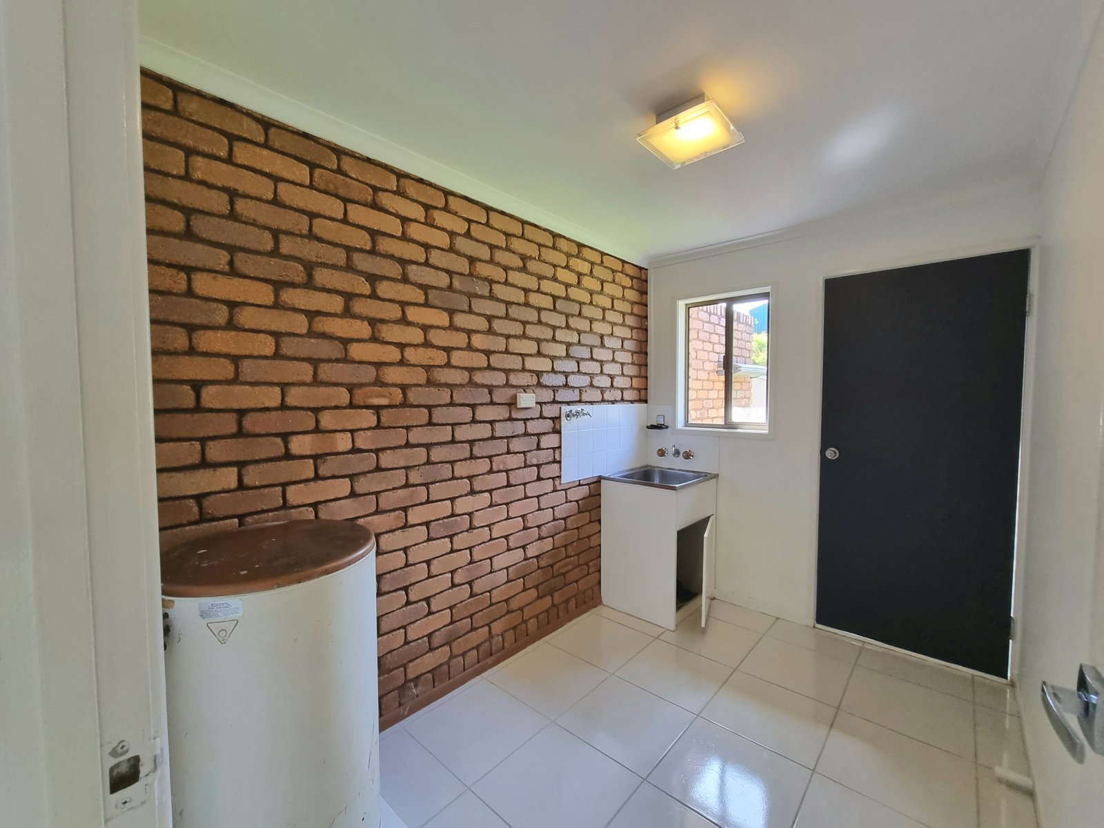2/3 Fox Court TANNUM SANDS 11