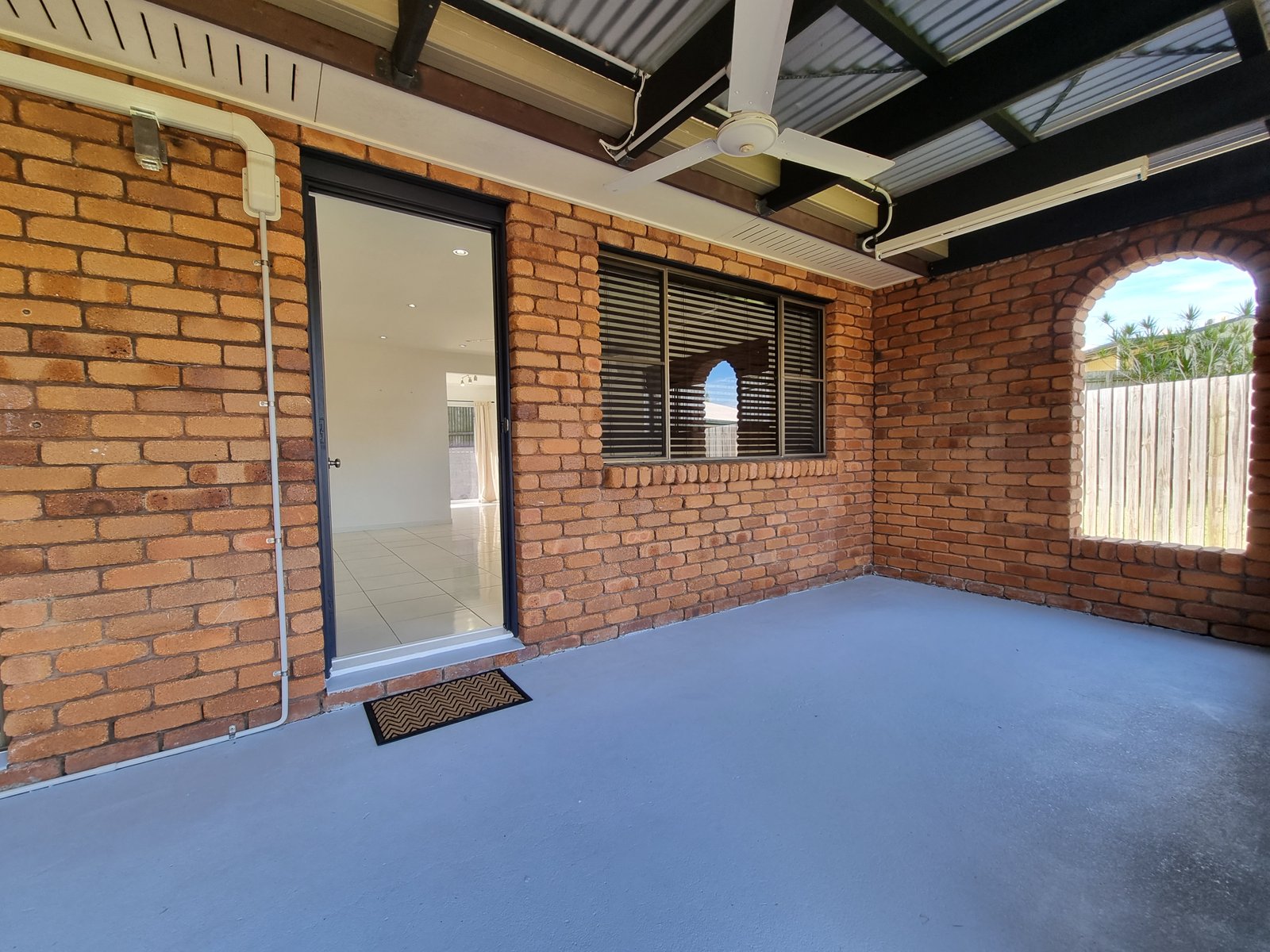2/3 Fox Court TANNUM SANDS 16