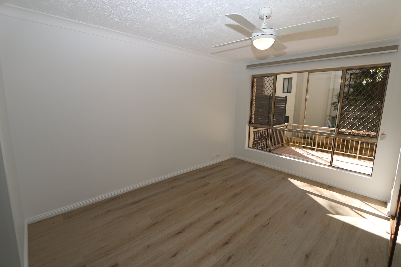 2/3 Garden Street SOUTHPORT 9