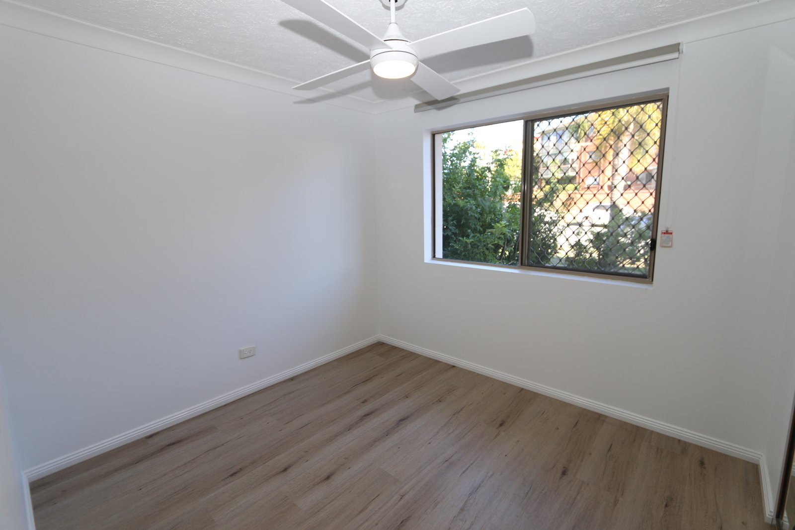 2/3 Garden Street SOUTHPORT 12