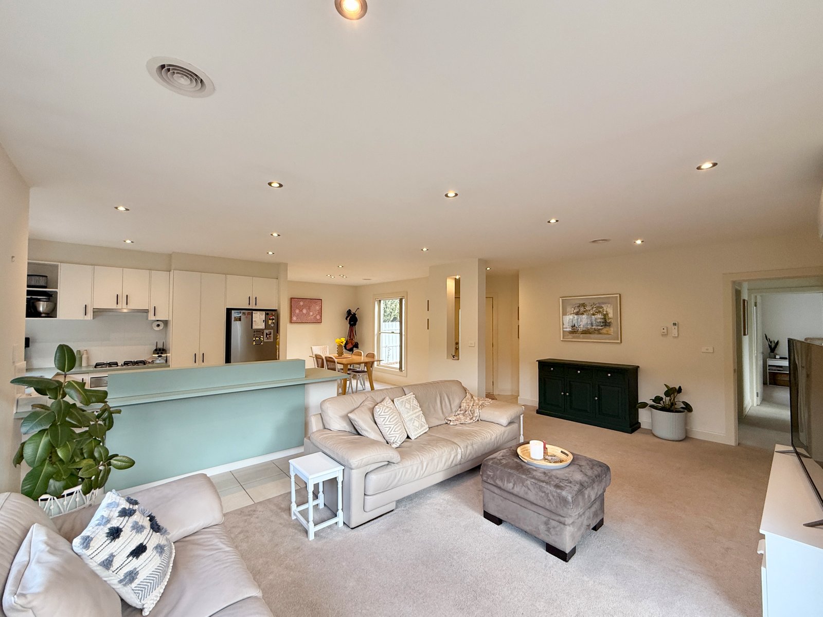 Gallery: 2/3 Garvey Court
