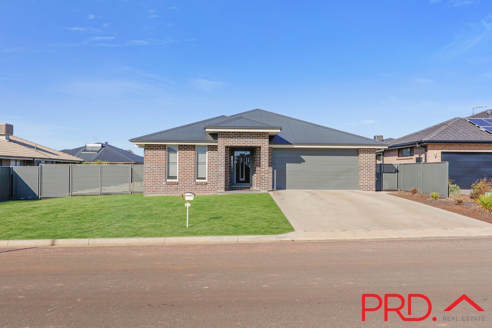 23 Grand Meadows Drive TAMWORTH 1