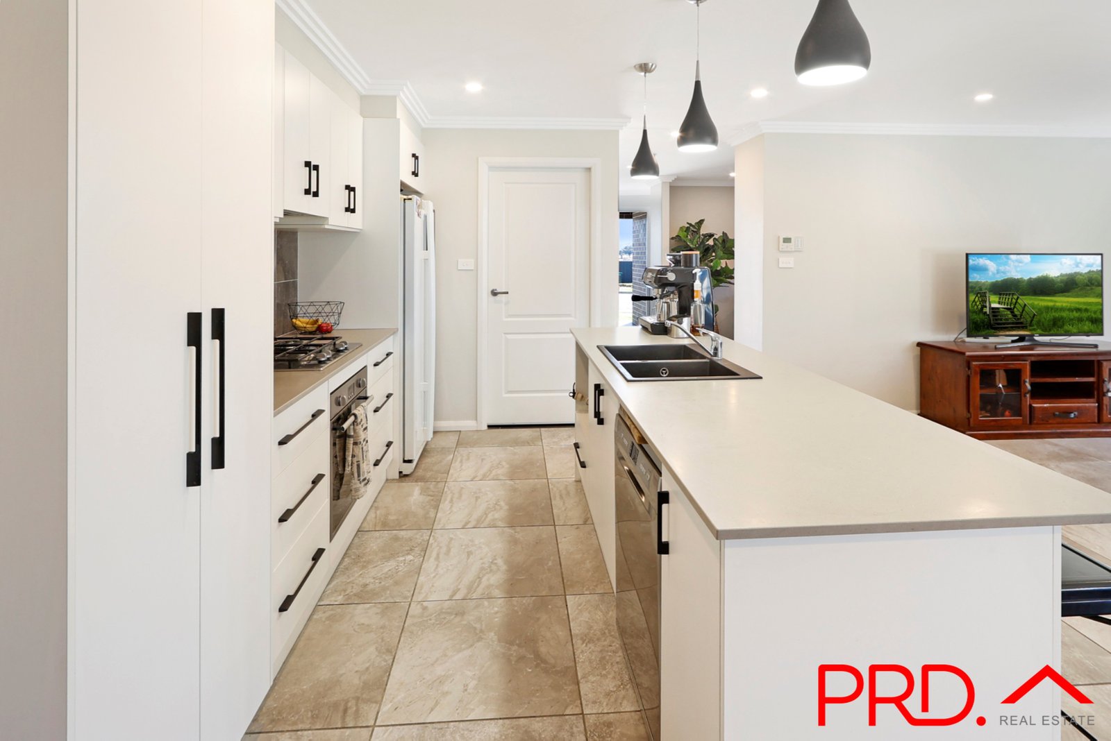 23 Grand Meadows Drive TAMWORTH 6