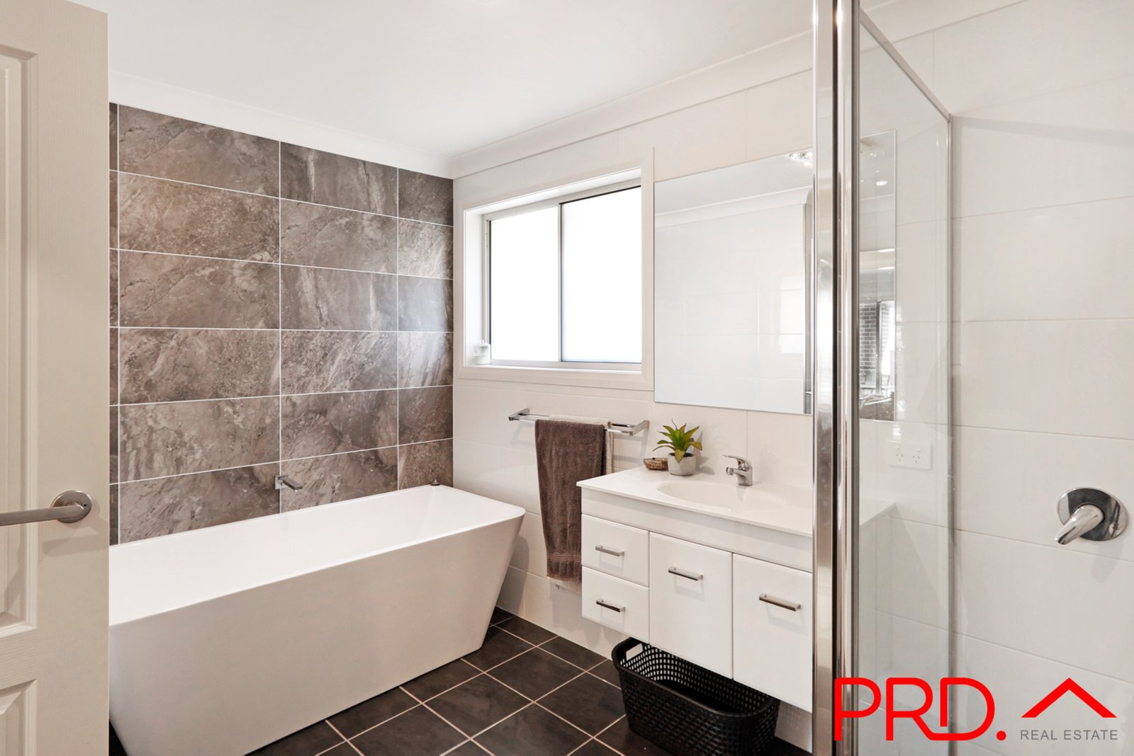 23 Grand Meadows Drive TAMWORTH 7