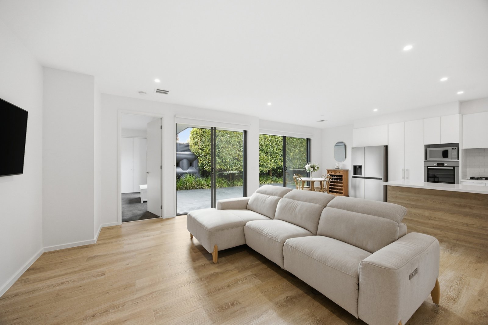 Gallery: 2/3 Haines Street