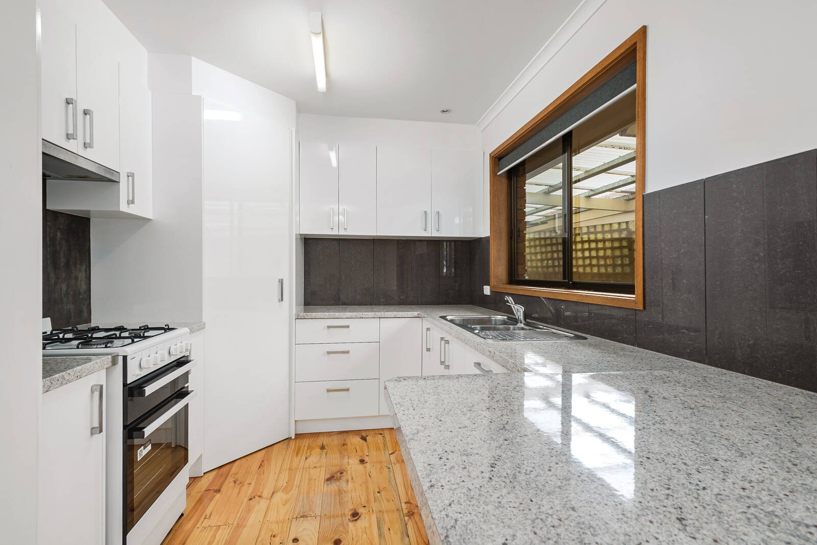 Real Estate and Property in 2/3 Hall Court, Kyneton, VIC