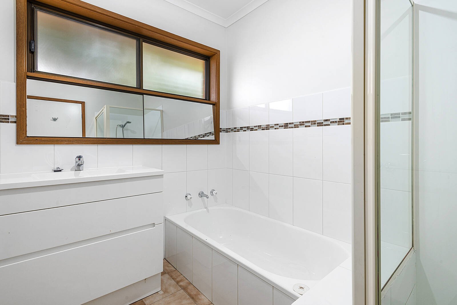 Real Estate and Property in 2/3 Hall Court, Kyneton, VIC