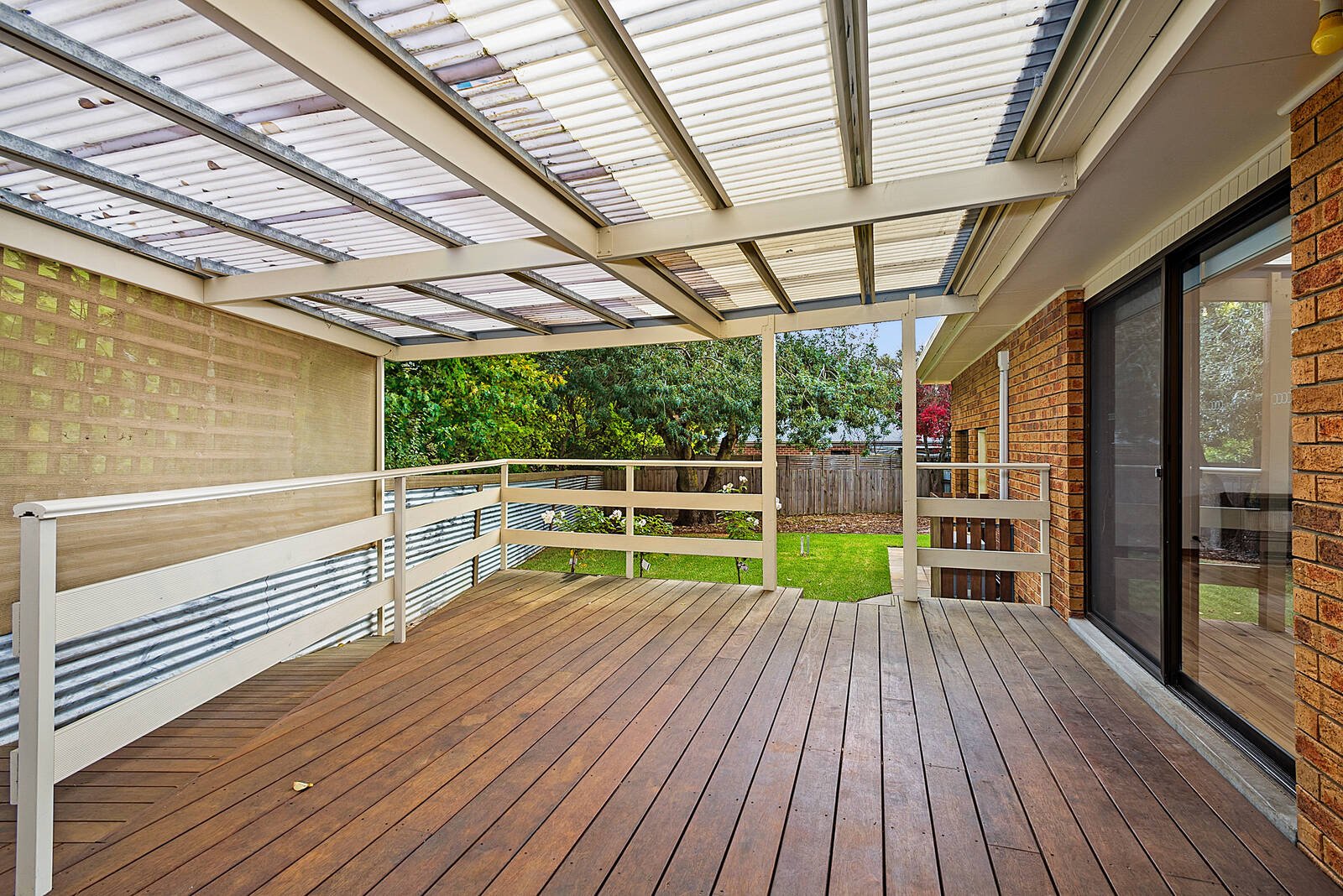 Real Estate and Property in 2/3 Hall Court, Kyneton, VIC