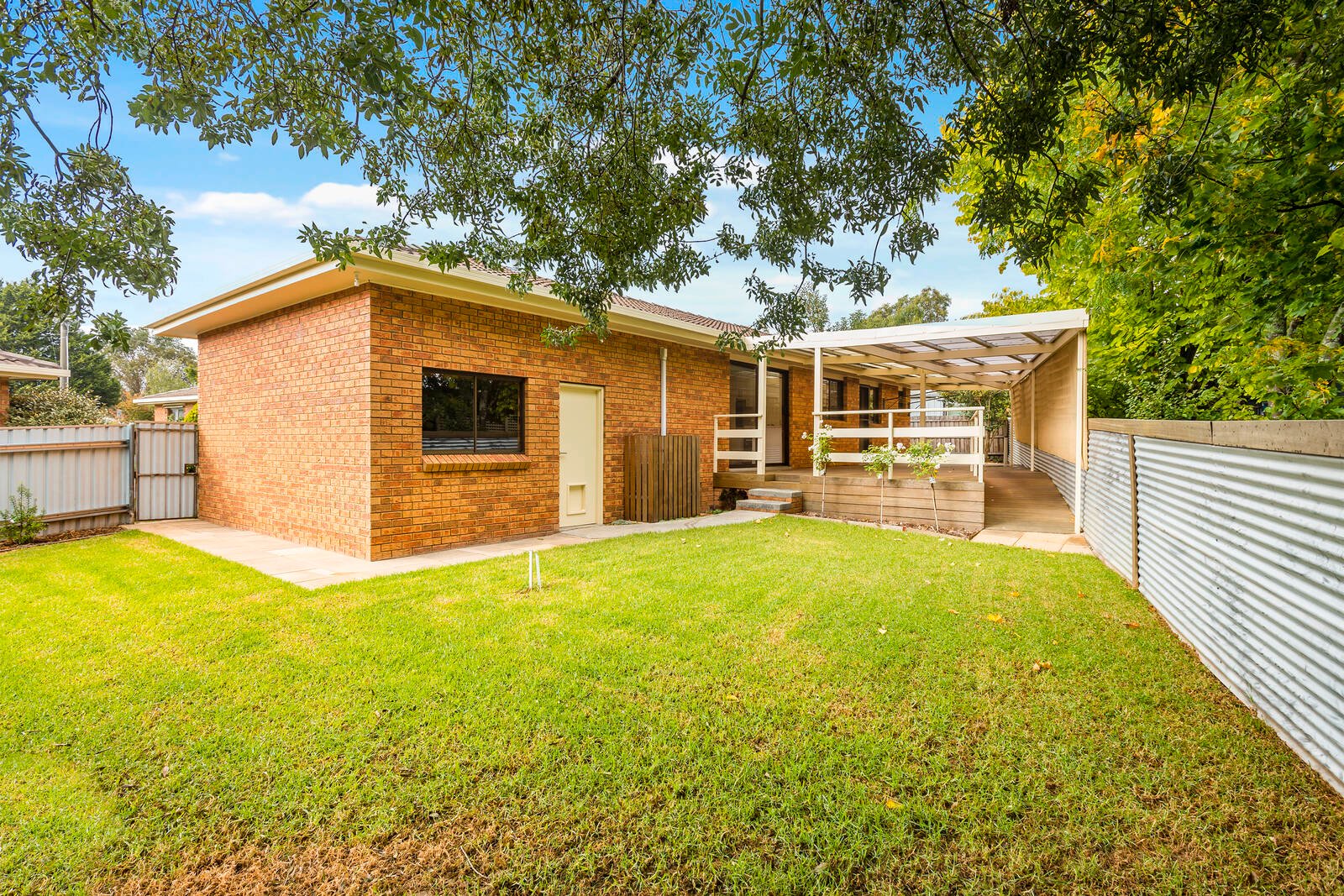 Real Estate and Property in 2/3 Hall Court, Kyneton, VIC
