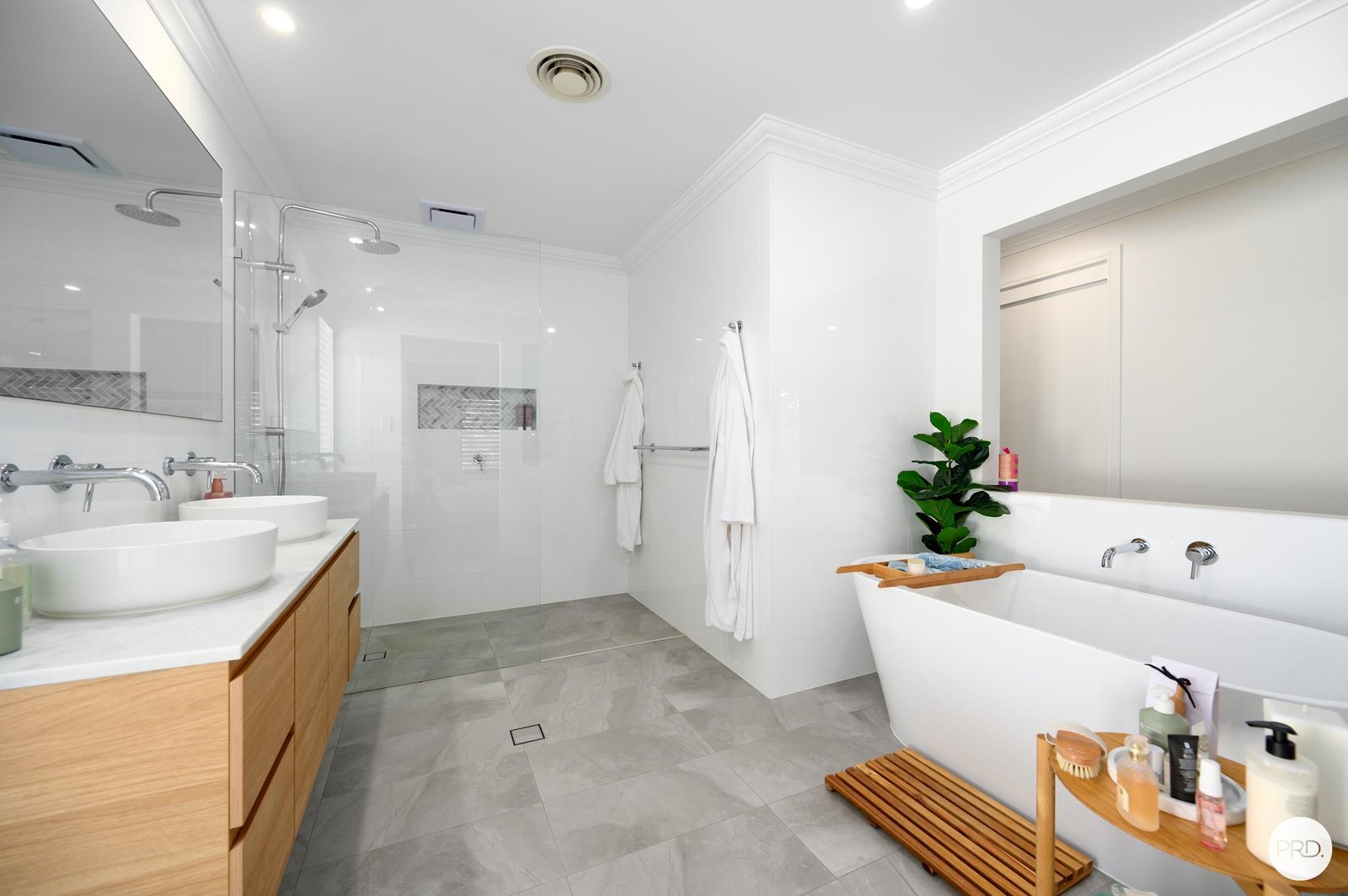 2/3 Harcourt Crescent SOUTHPORT 8