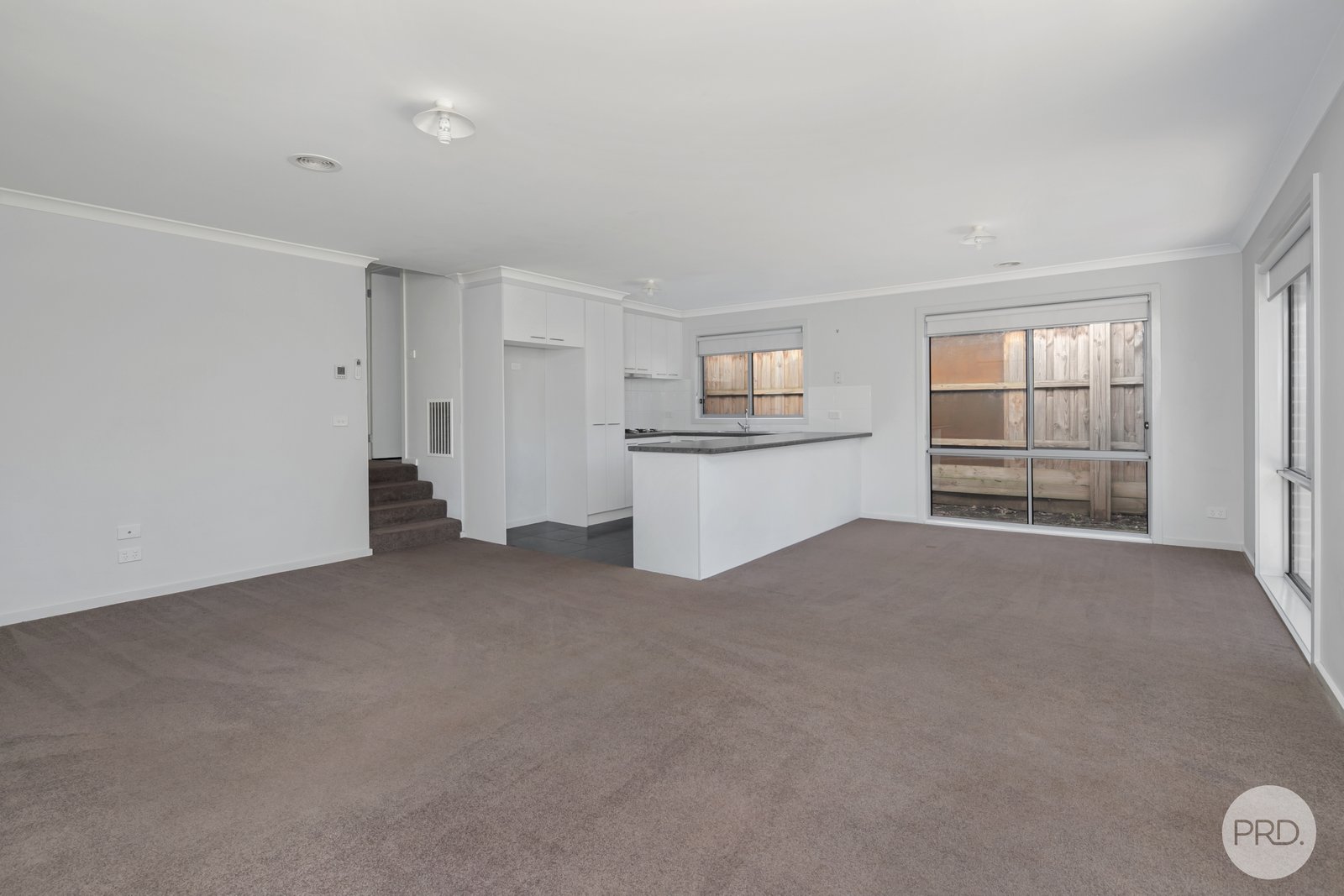 2/3 Hickory Lane CRESWICK 3