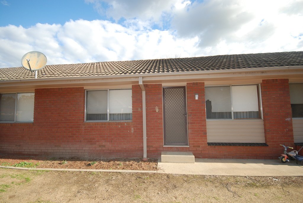 2/3 Higgins Avenue WAGGA WAGGA 1
