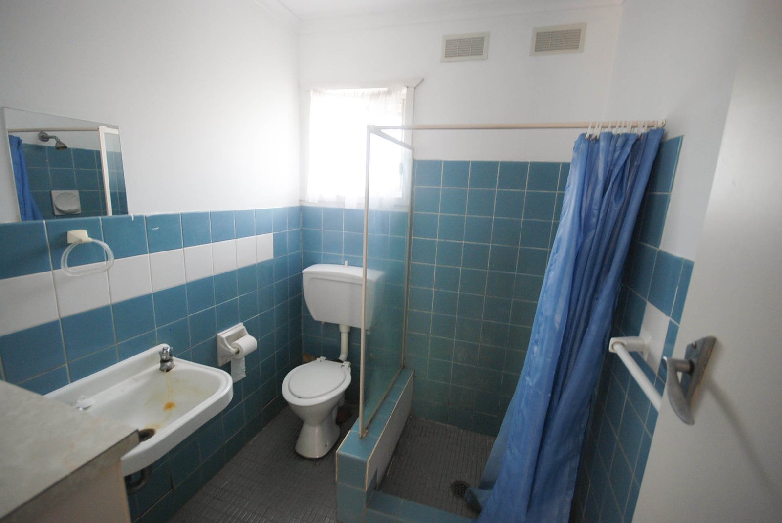 2/3 Higgins Avenue WAGGA WAGGA 3