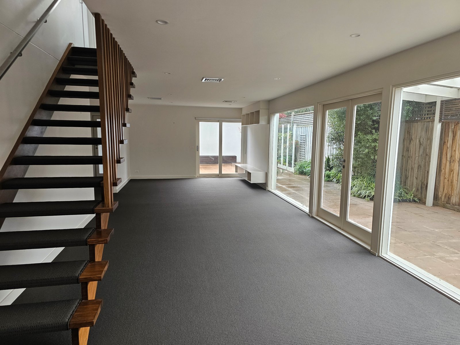 Gallery: 2/3 Howell Avenue