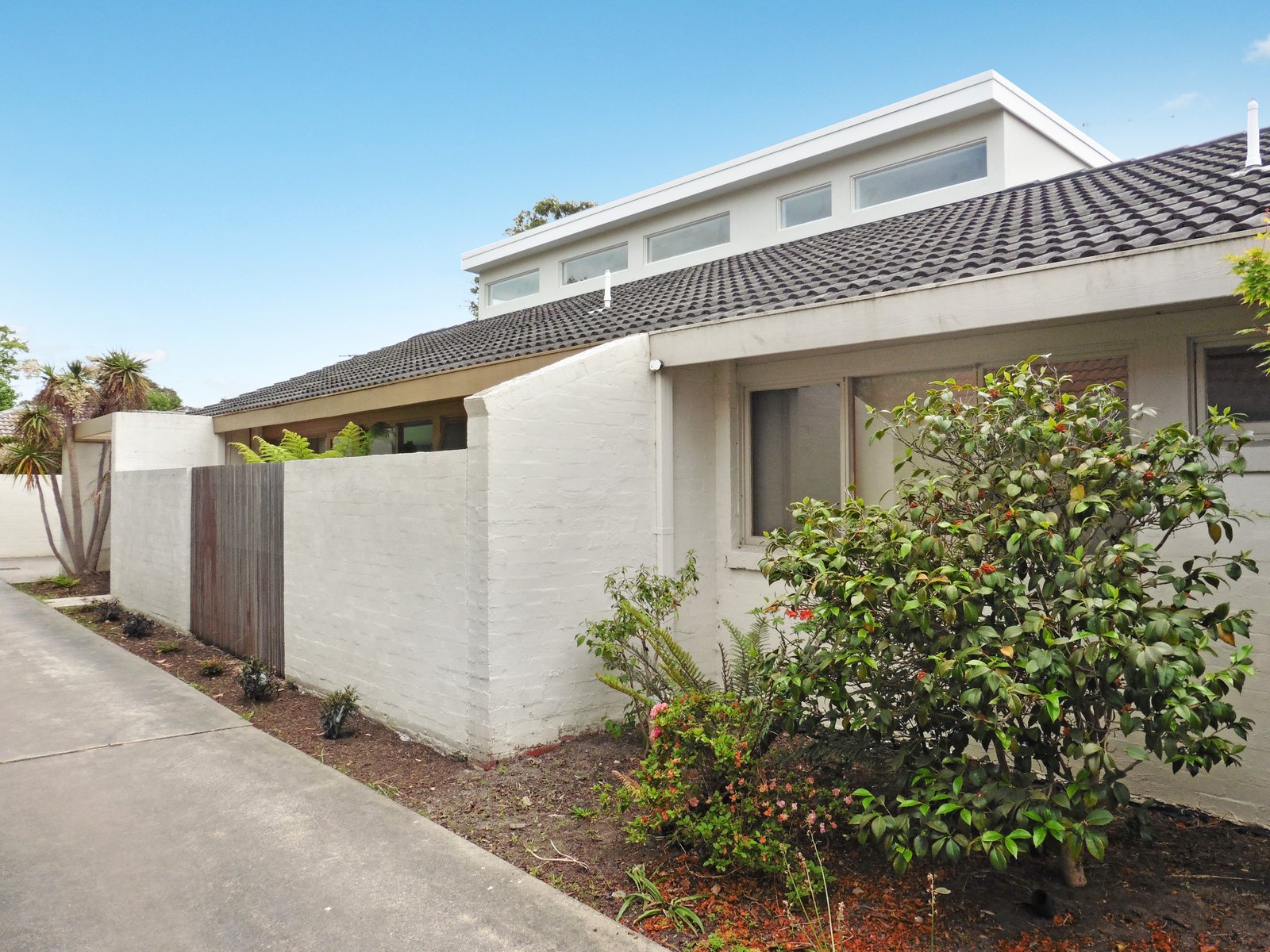 Gallery: 2/3 Howell Avenue