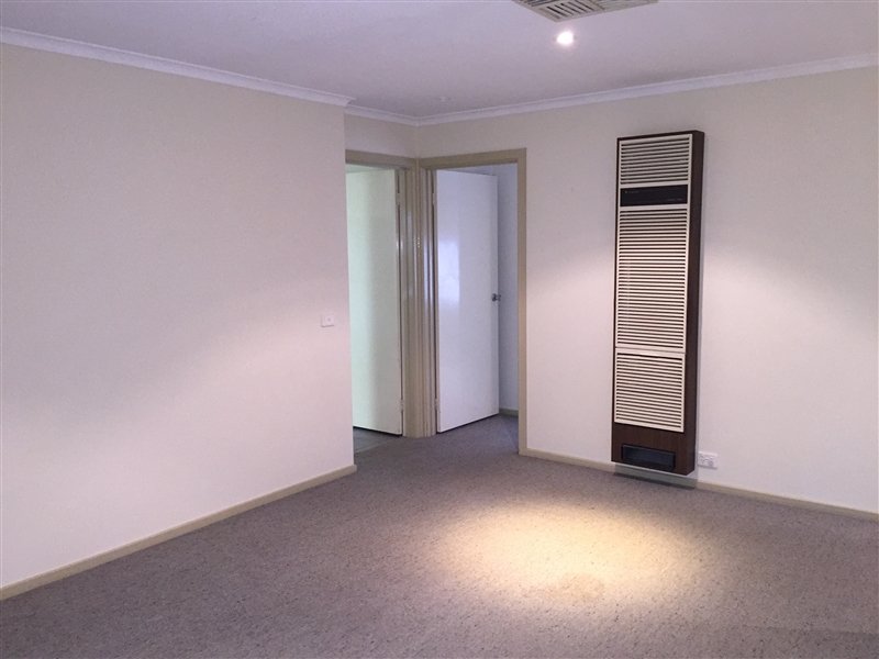 23 Howell Crescent KANGAROO FLAT 4