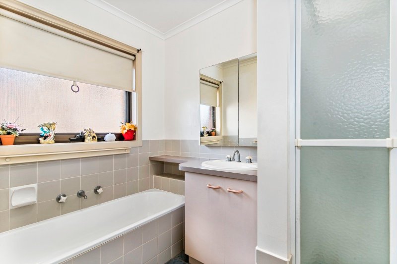 23 Howell Crescent KANGAROO FLAT 5