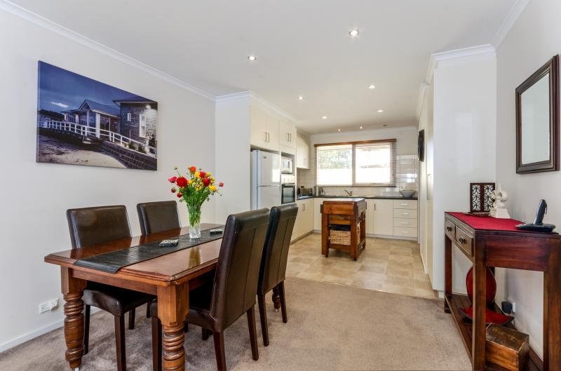 Gallery: 2/3 Inala Court