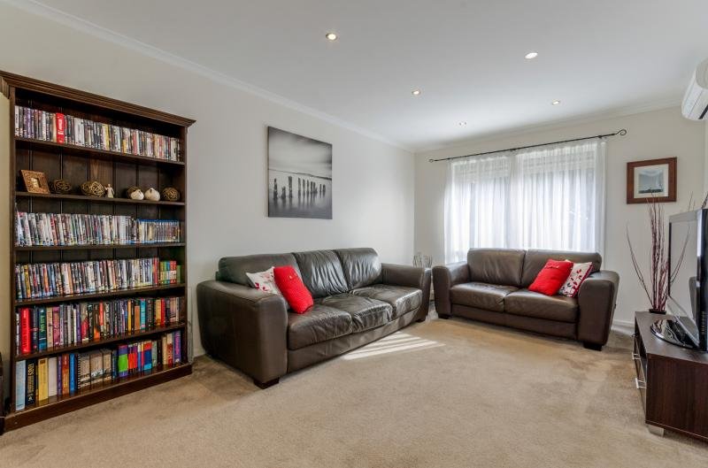 Gallery: 2/3 Inala Court