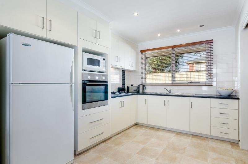 Gallery: 2/3 Inala Court