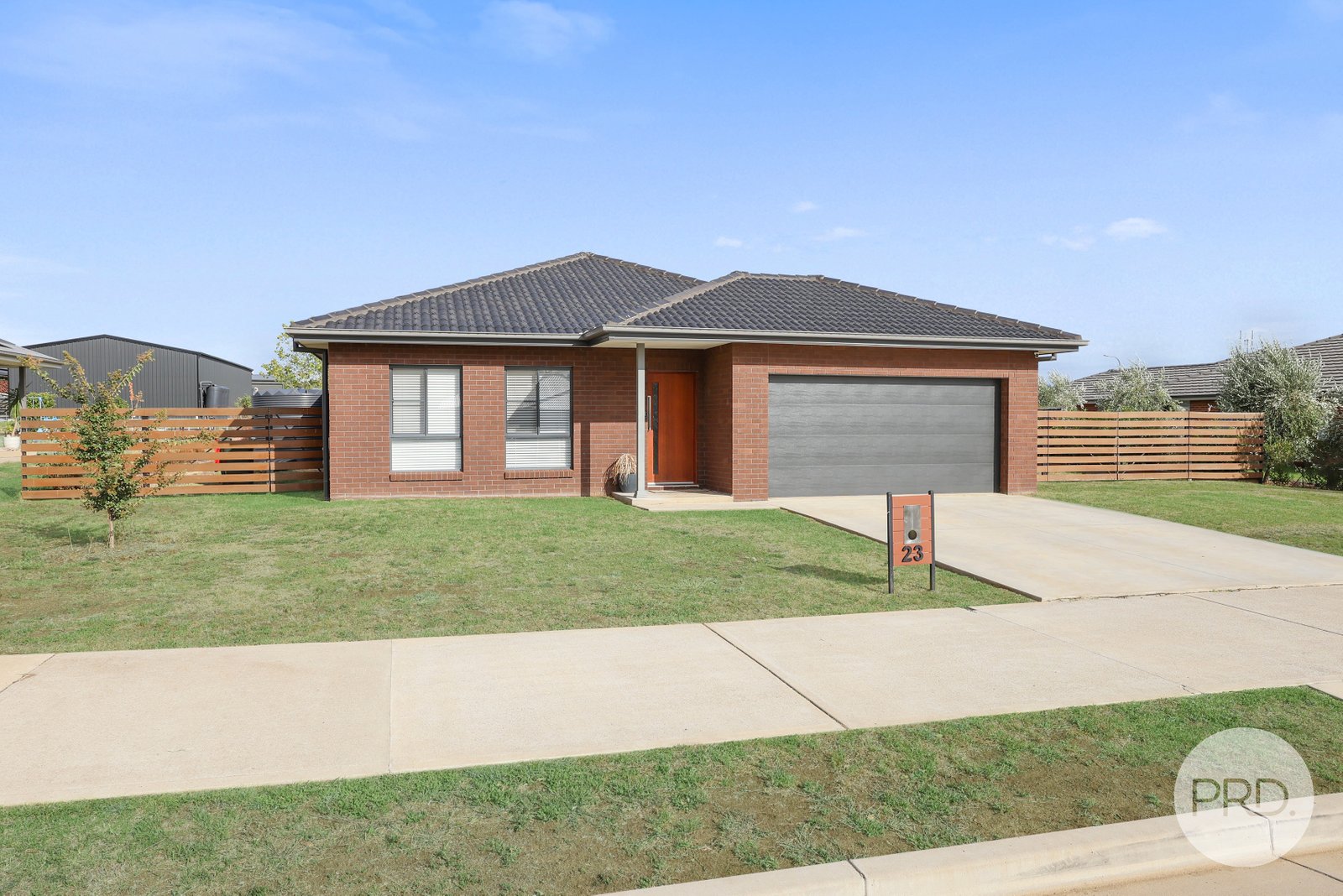 23 Jubata Drive TAMWORTH 2