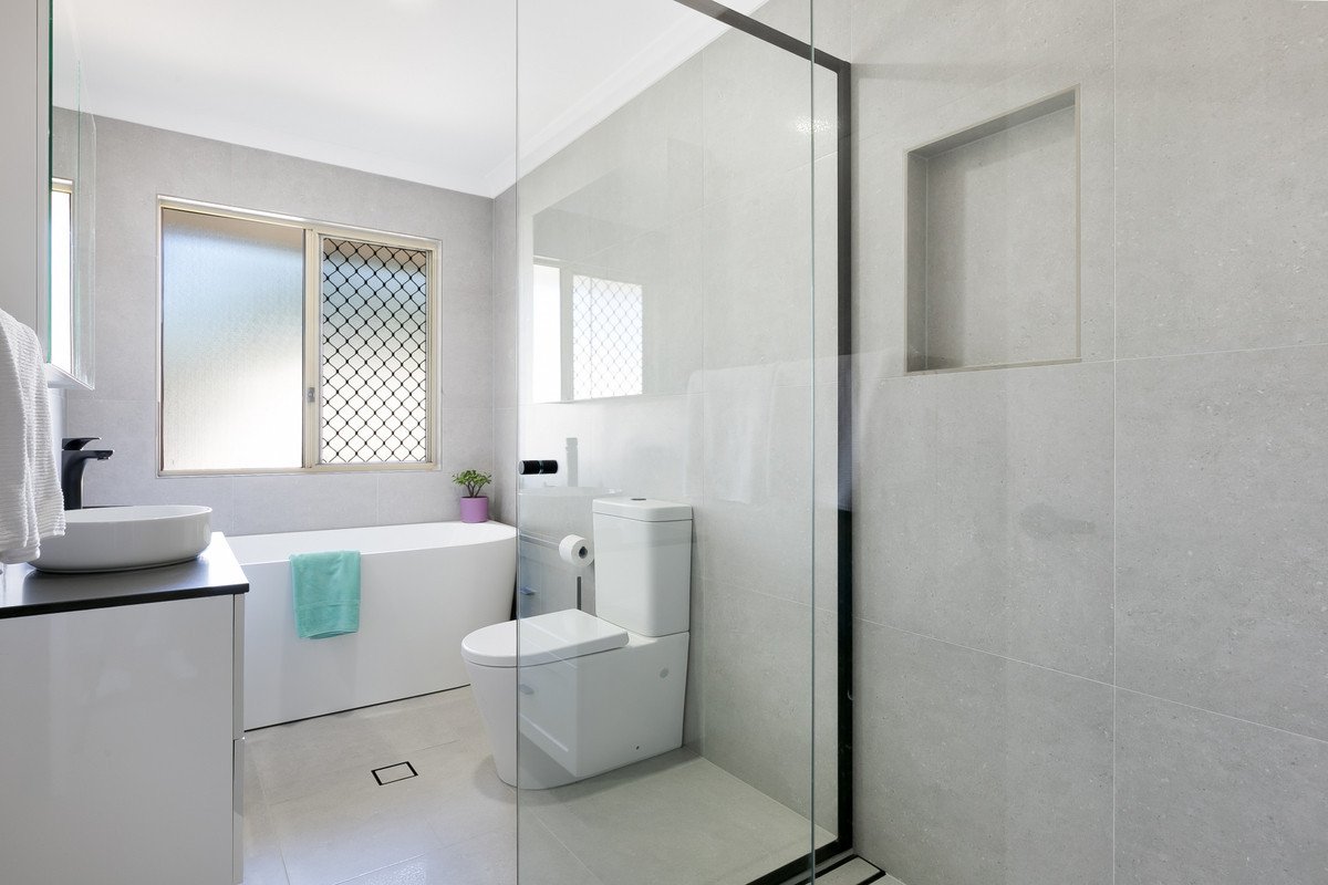 2/3 Kingia Court Burleigh Heads 4