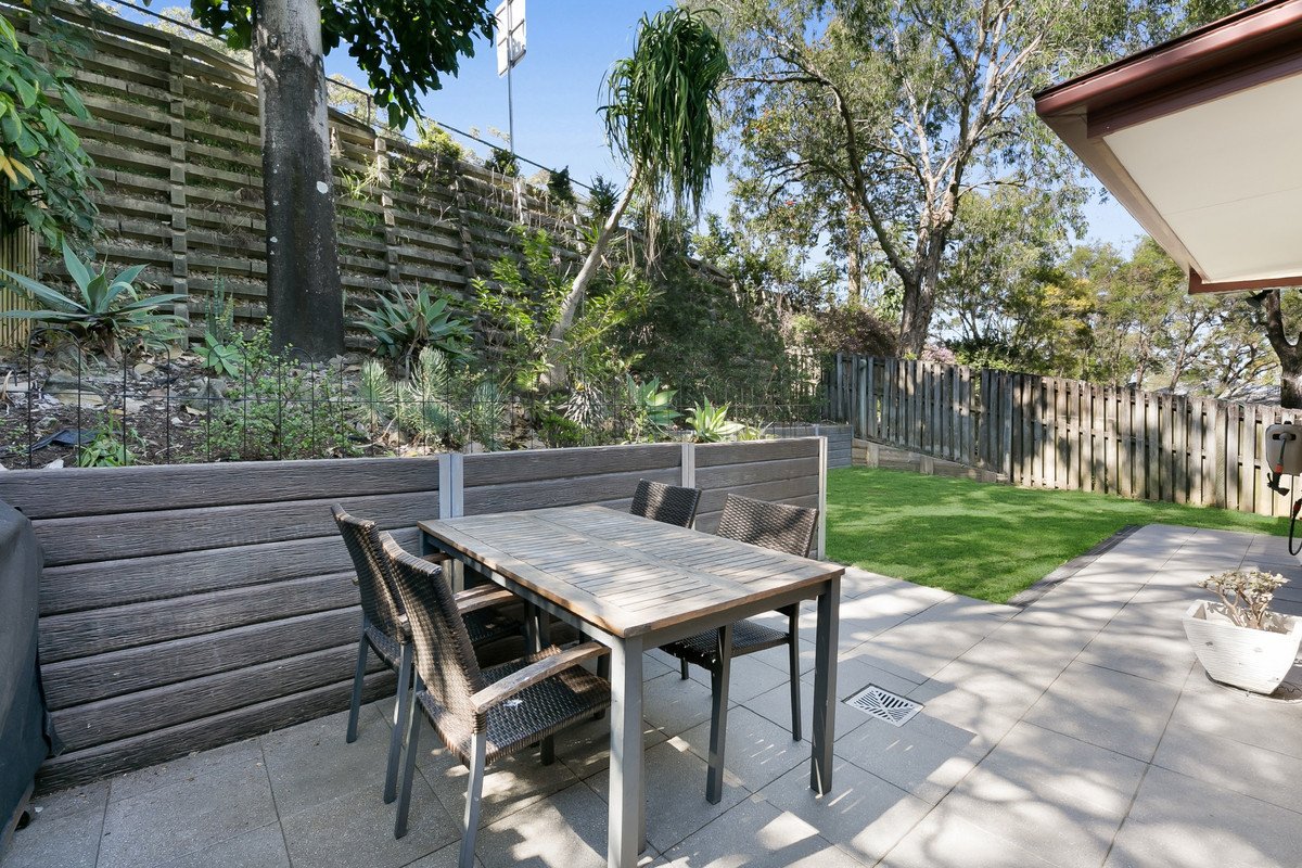 2/3 Kingia Court Burleigh Heads 15