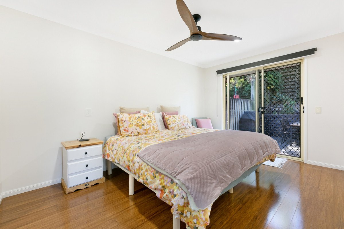2/3 Kingia Court Burleigh Heads 11