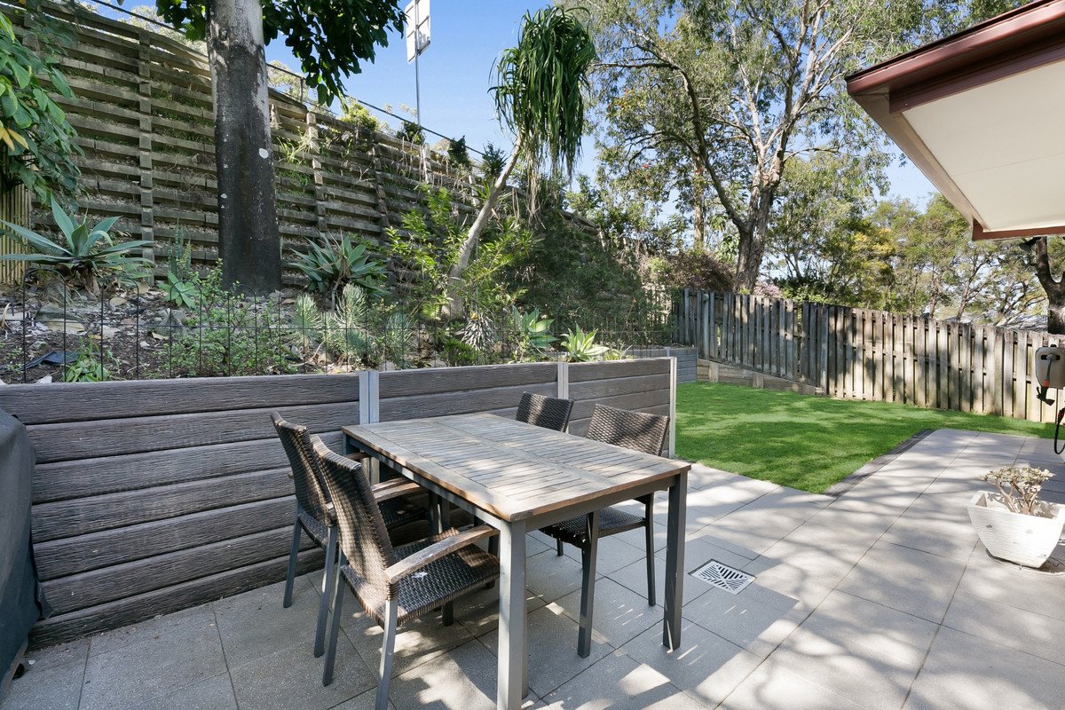 2/3 Kingia Court Burleigh Heads 15