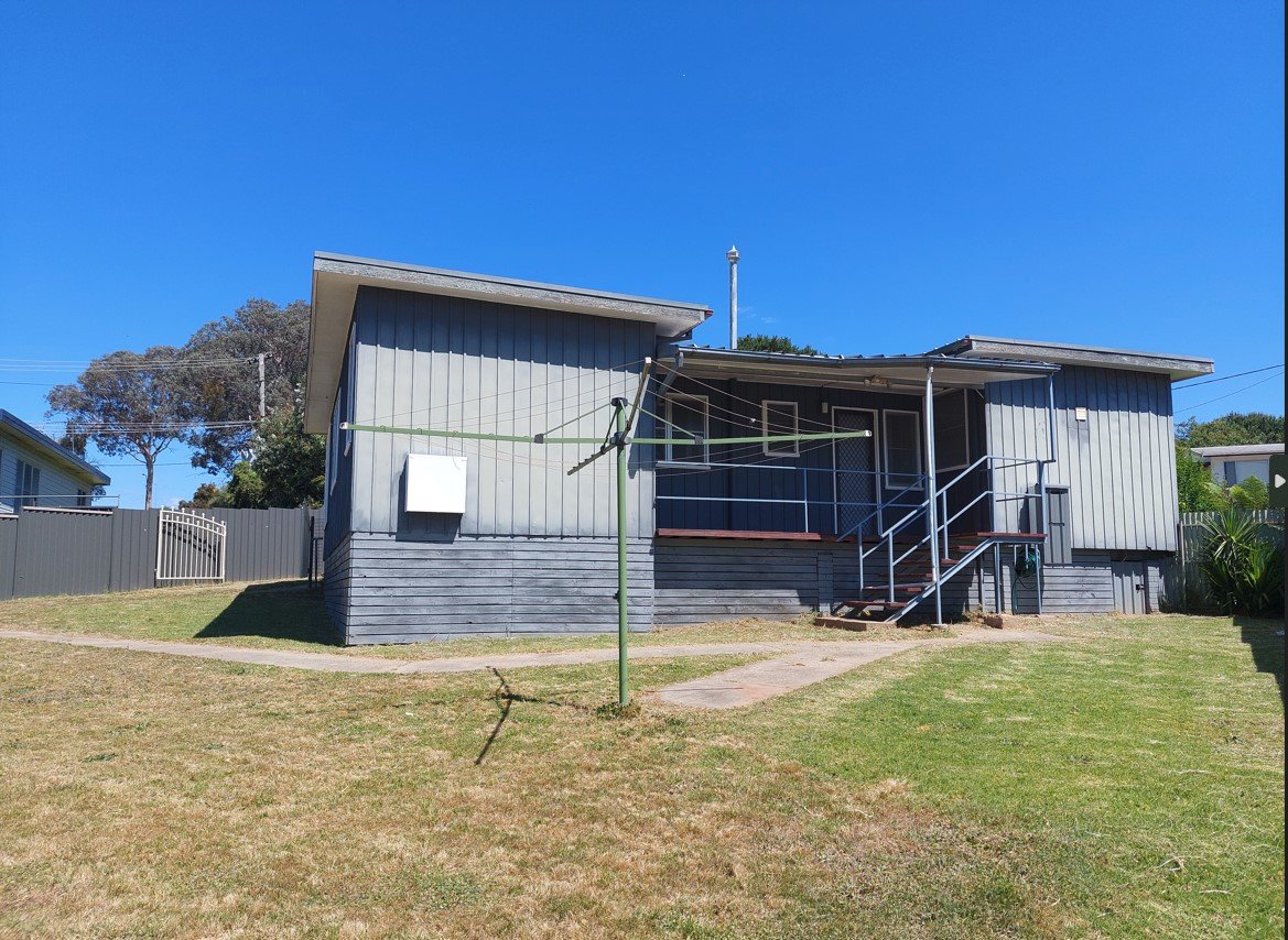 23 Kinred Street TUMUT 8