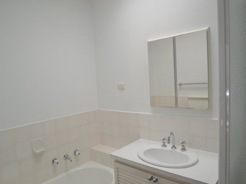 Gallery: 2/3 Latrobe Street