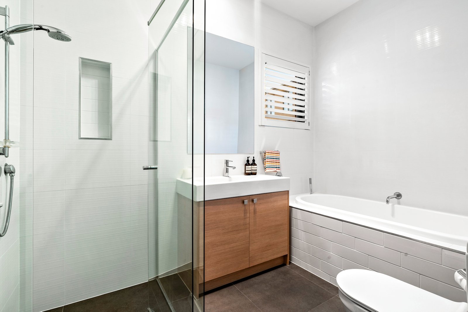 Real Estate and Property in 2/3 Laura Street, Caulfield South, VIC