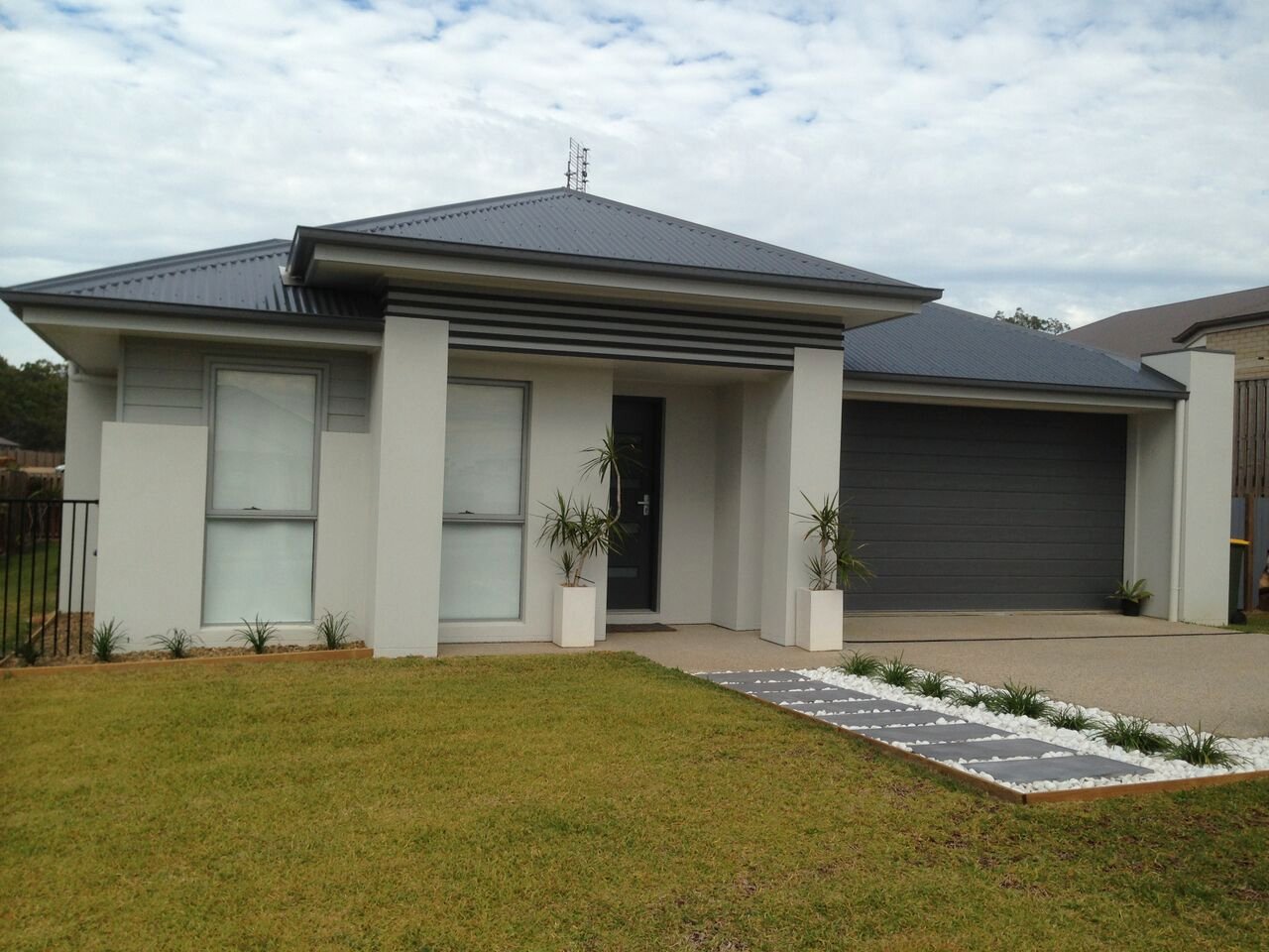 23 LENTHALL Street BOYNE ISLAND 1