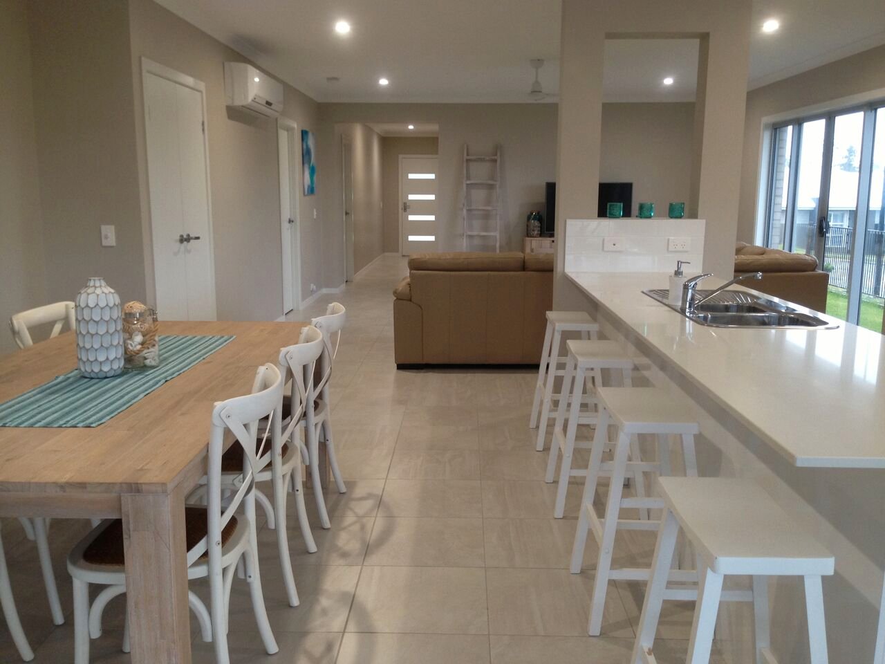 23 LENTHALL Street BOYNE ISLAND 11