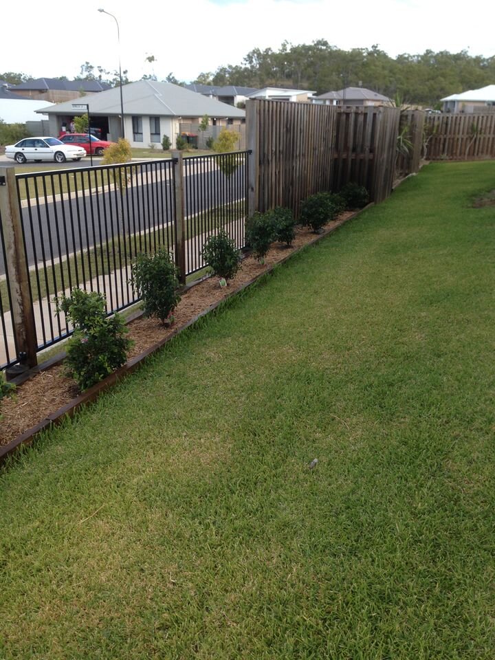 23 LENTHALL Street BOYNE ISLAND 12