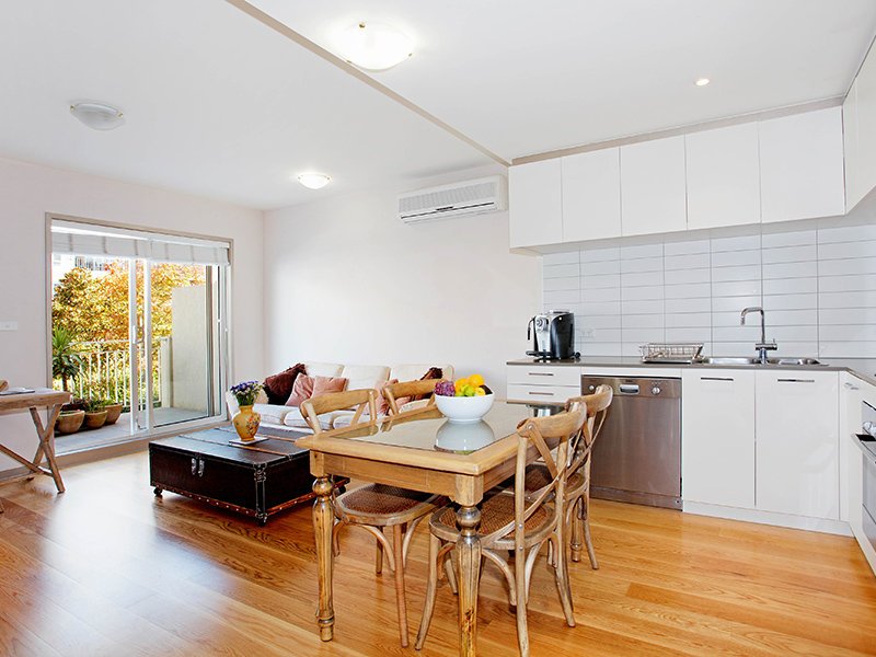 Gallery: 2/3 Liardet Street
