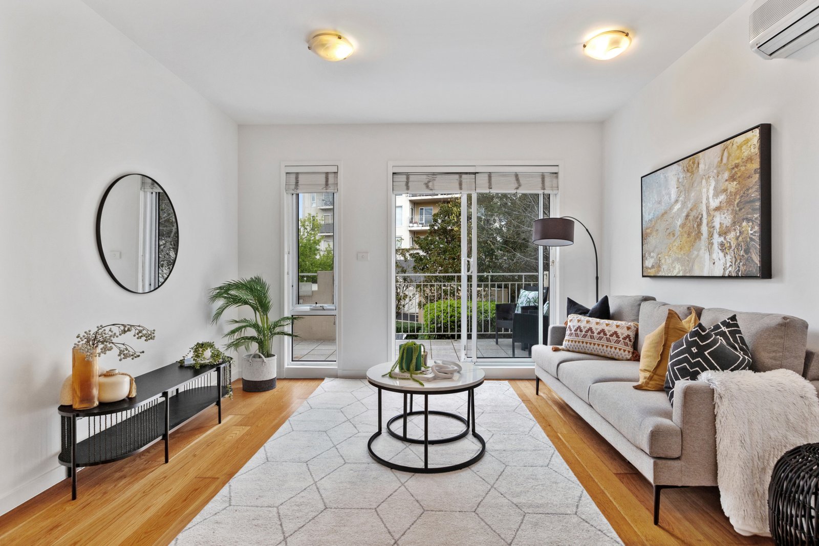 Gallery: 2/3 Liardet Street