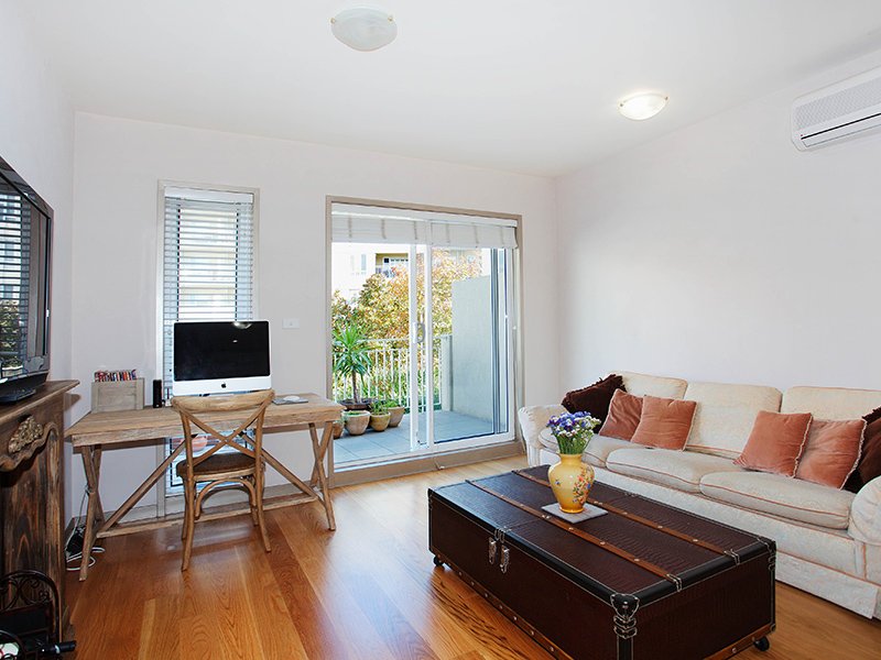 Gallery: 2/3 Liardet Street