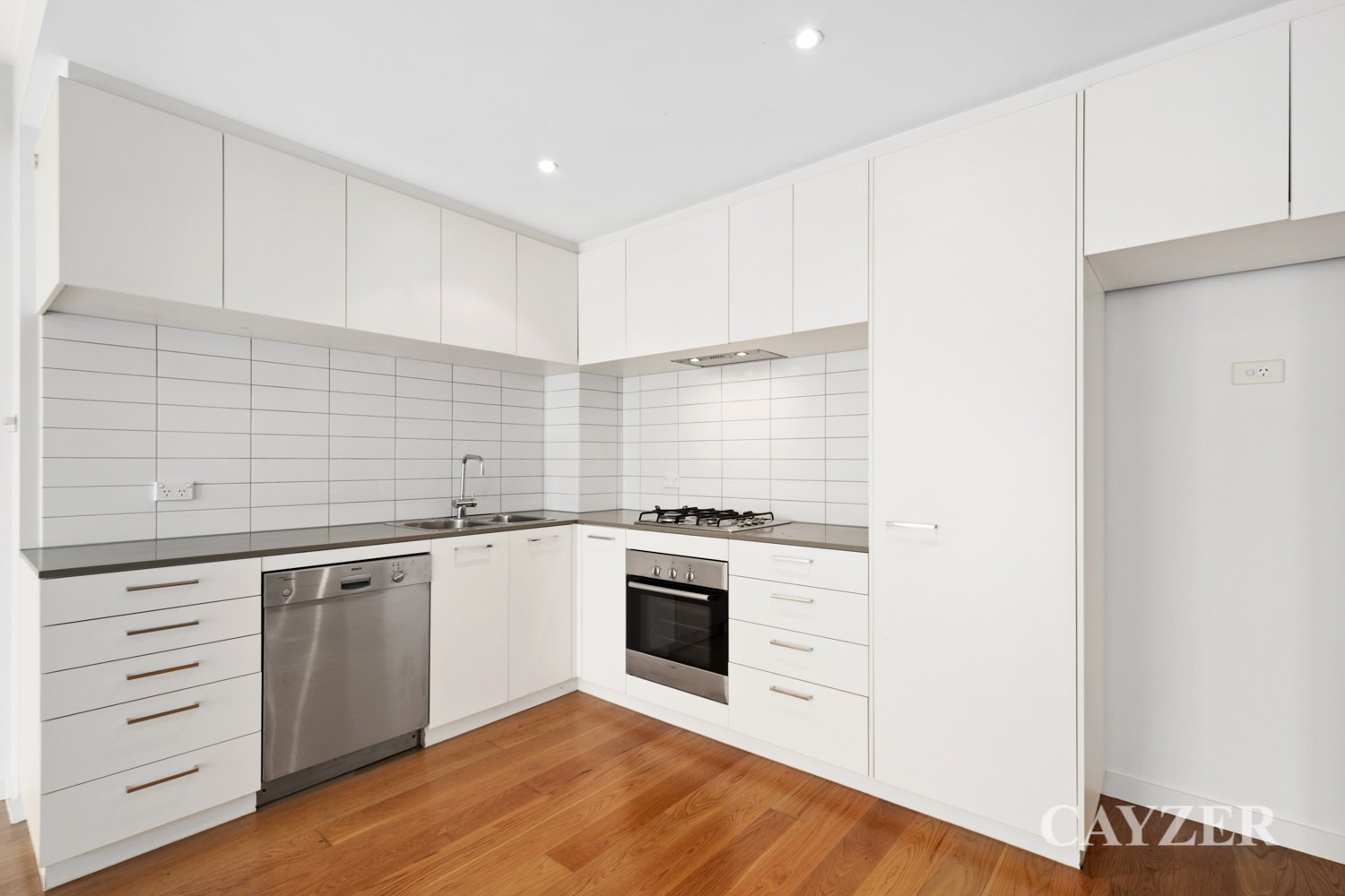 Gallery: 2/3 Liardet Street
