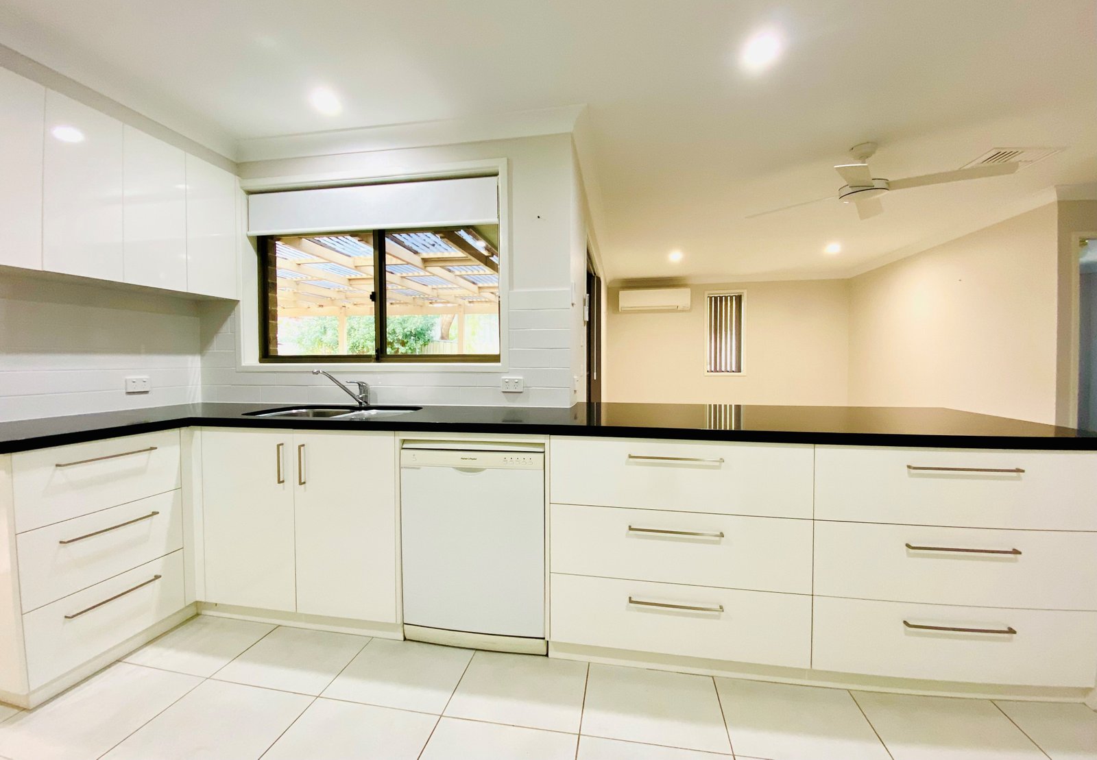 23 Melissa Avenue TAMWORTH 2