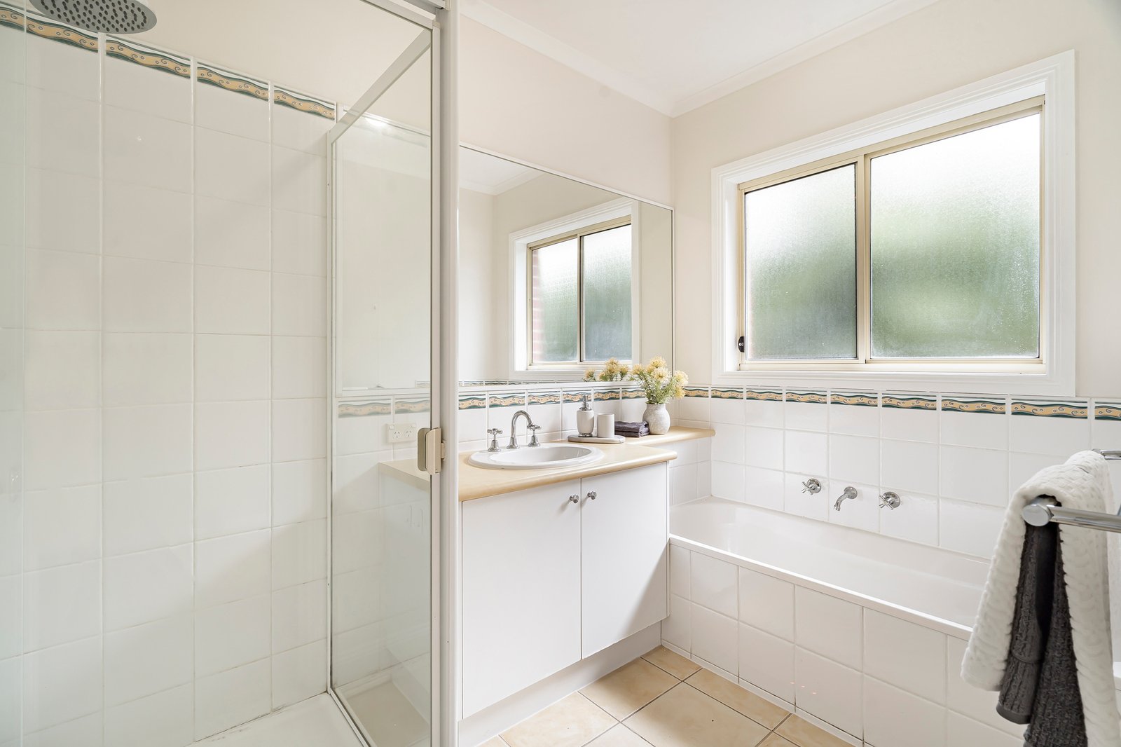 2/3 Meryl Street, Doncaster East, 3109