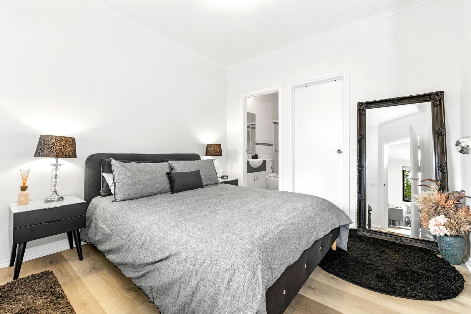 Gallery: 2/3 Mitchell Avenue