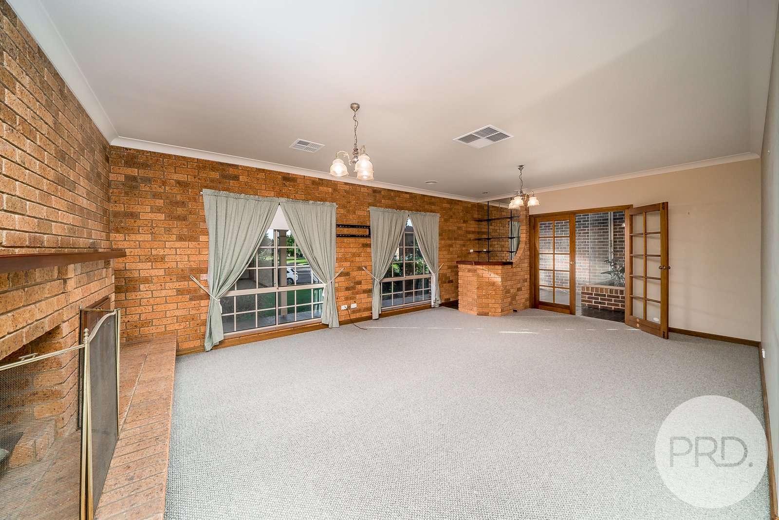 23 Myall Crescent LAKE ALBERT 2