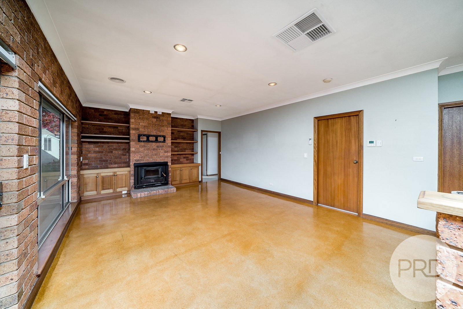 23 Myall Crescent LAKE ALBERT 3