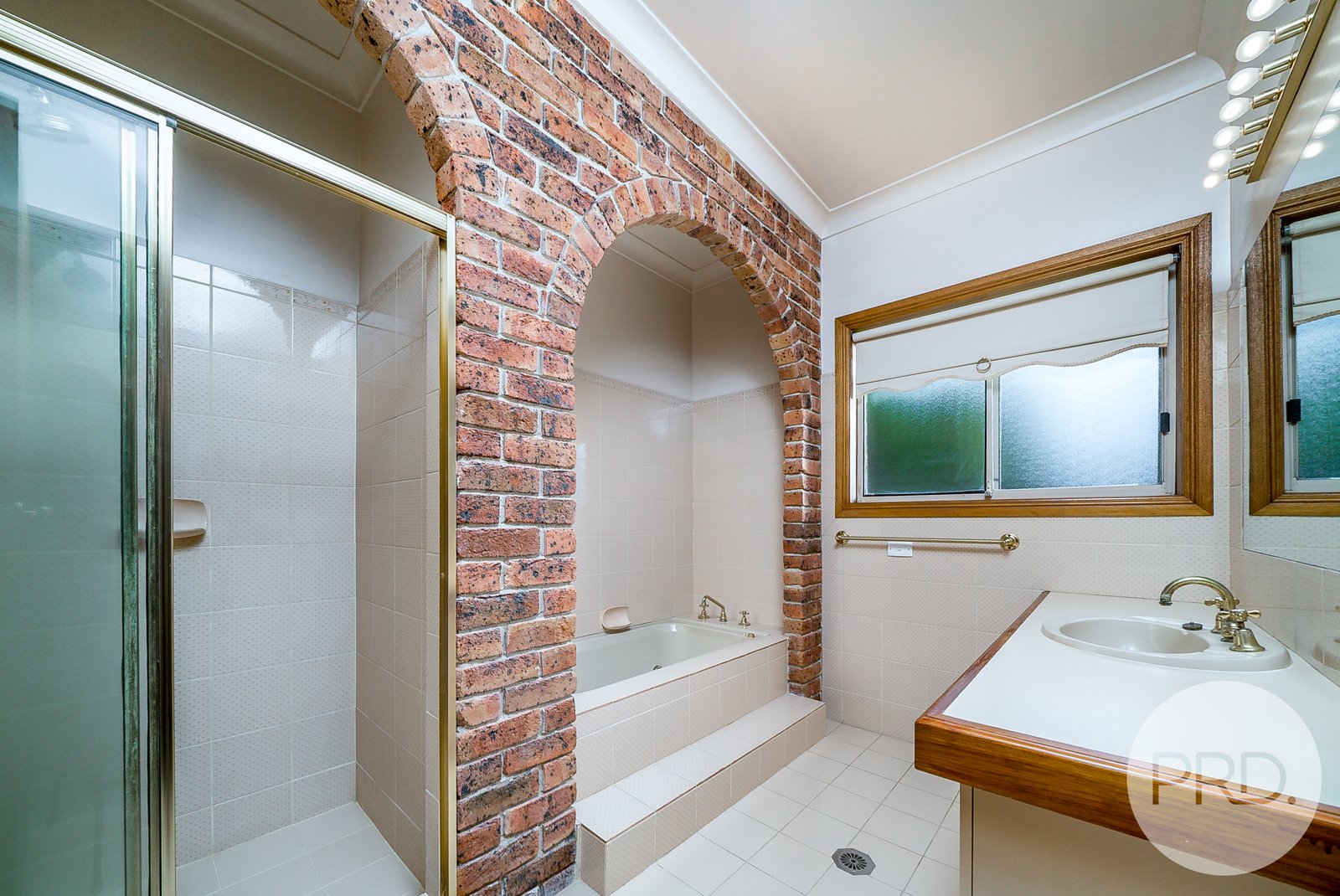 23 Myall Crescent LAKE ALBERT 9