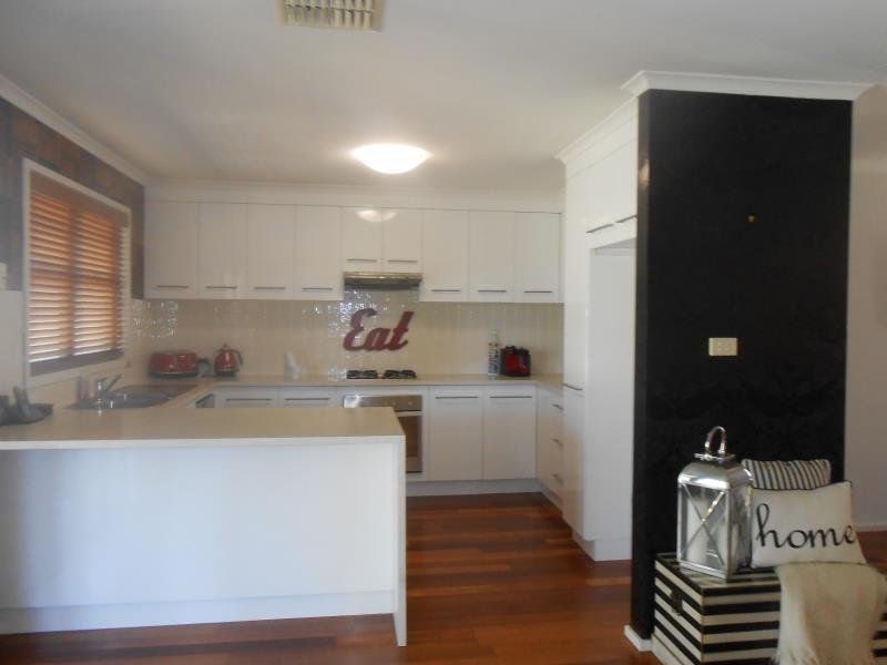 2/3 Overlanders Way TAMWORTH 3
