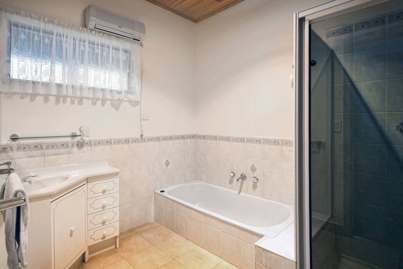 Real Estate and Property in 23 Parkes Drive, Kyneton, VIC