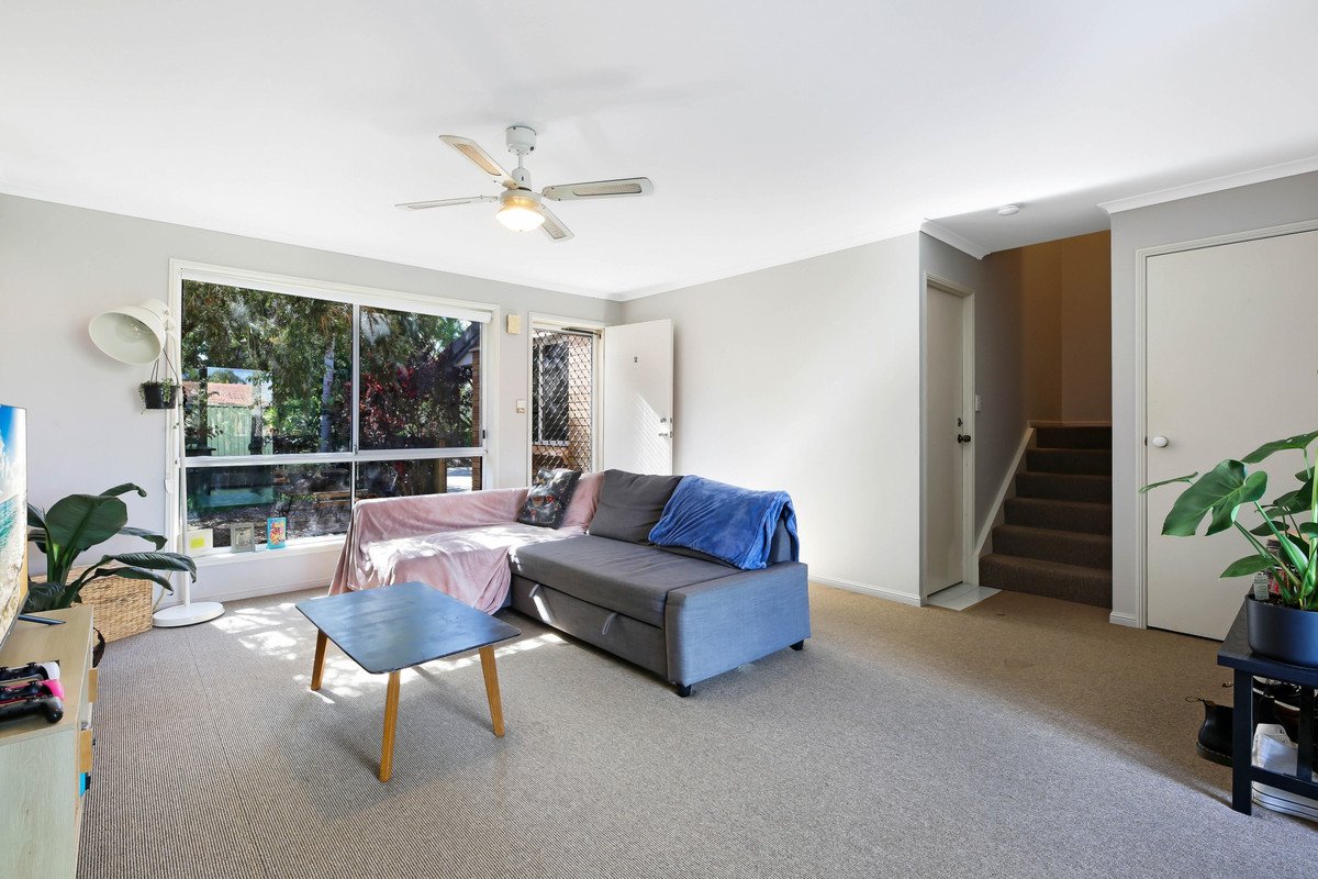 2/3 Pontoon Place Varsity Lakes 2