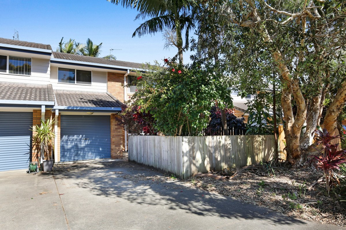 2/3 Pontoon Place Varsity Lakes 12