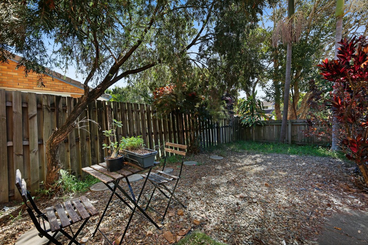 2/3 Pontoon Place Varsity Lakes 14